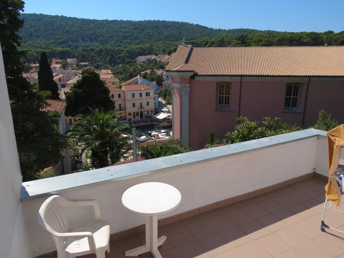 Hi Hostel Veli Losinj Bagian luar foto