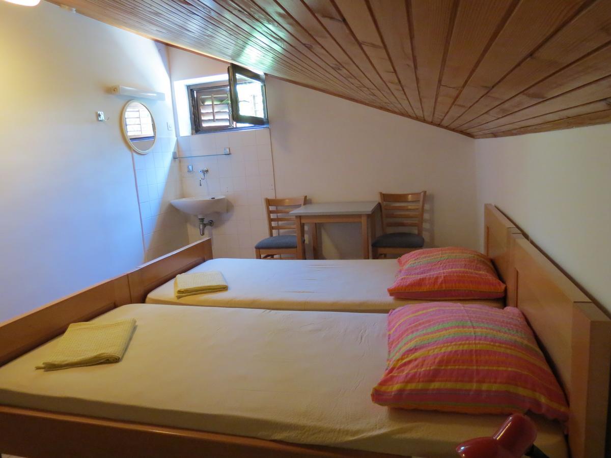 Hi Hostel Veli Losinj Bagian luar foto