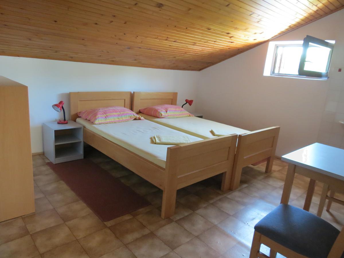Hi Hostel Veli Losinj Bagian luar foto