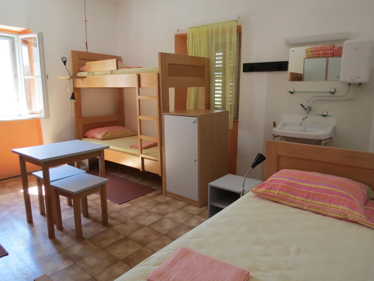Hi Hostel Veli Losinj Bagian luar foto