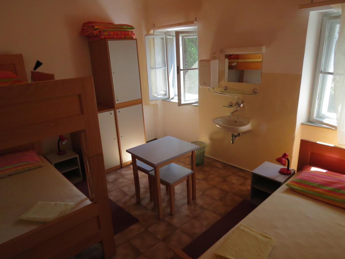 Hi Hostel Veli Losinj Bagian luar foto
