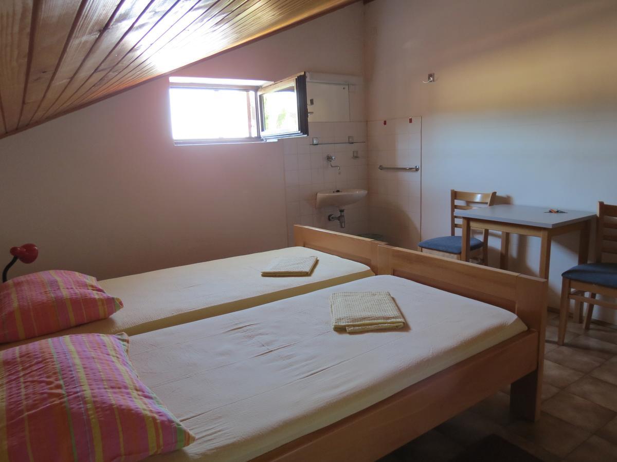 Hi Hostel Veli Losinj Bagian luar foto