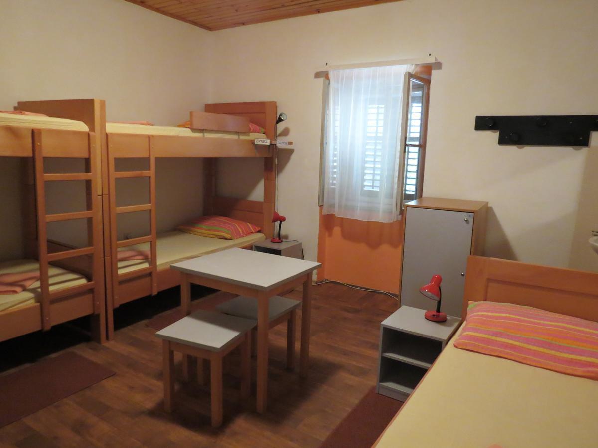 Hi Hostel Veli Losinj Bagian luar foto